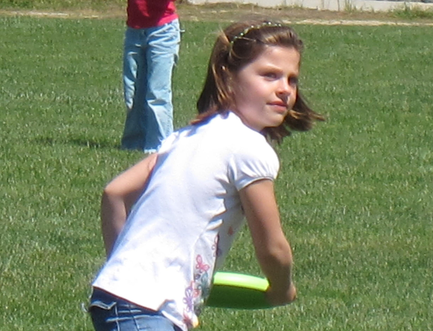 Girl about to throw EcoSaucer